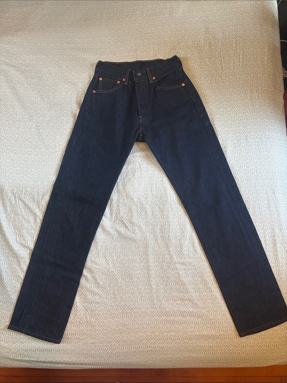 Levis 501 Button Fly Jeans Straight Leg Measures 26 X 31 Dark Wash 100% Cotton